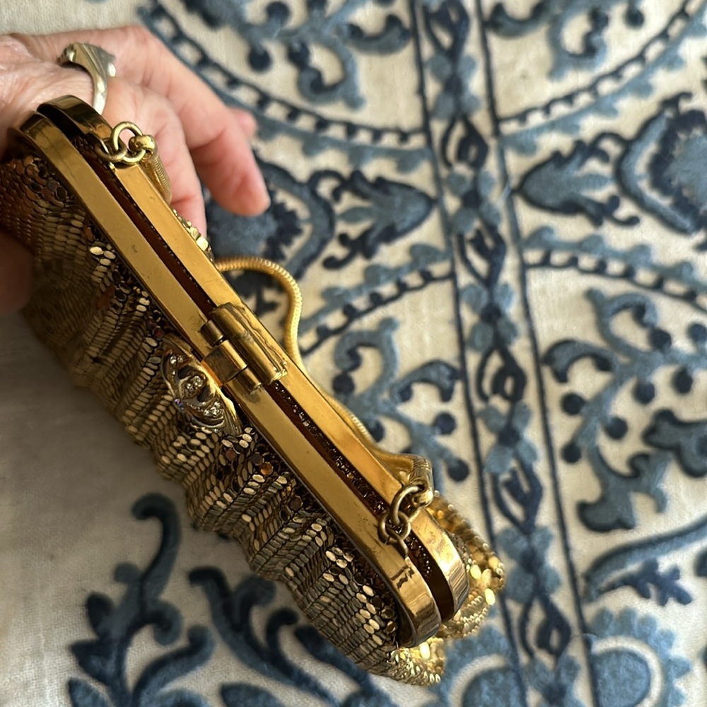 Whiting & Davis gold chain Maile evening bag clasp is ornate vintage beautiful - Picture 8 of 12
